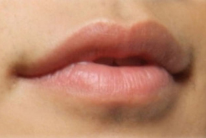 Labbra femminili baffi